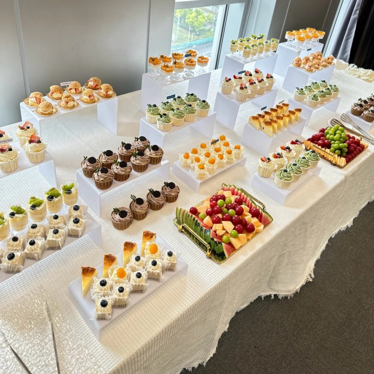 Wedding Luxury Catering Risers Food Stand Trays Set Party Display 4 Tier White Acrylic Buffet Food Display Stand for Party